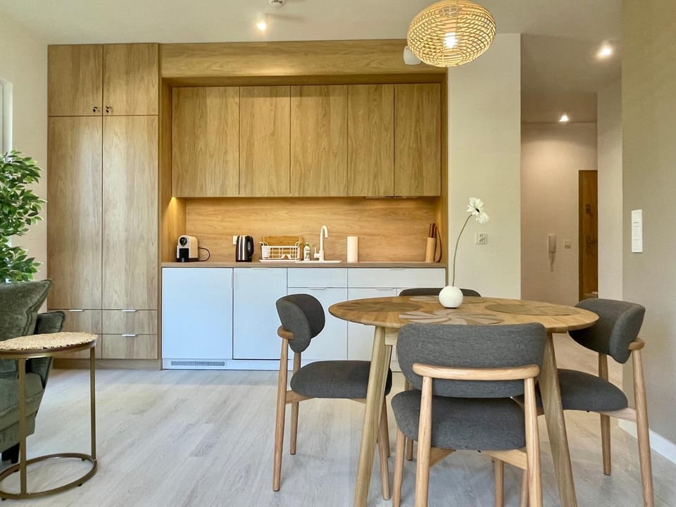 Coffee/tea facilities, Kitchen or kitchenette, Living room, Seating area, Dining area, oven, pet friendly, stove