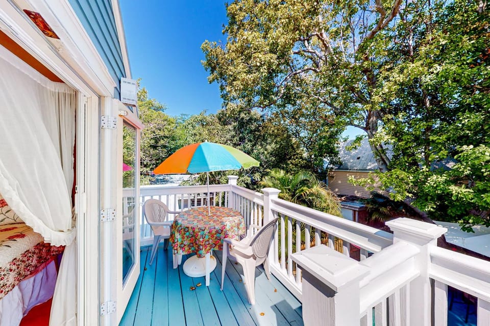 KW369FLR The Conch-Out Cottage House in Key West