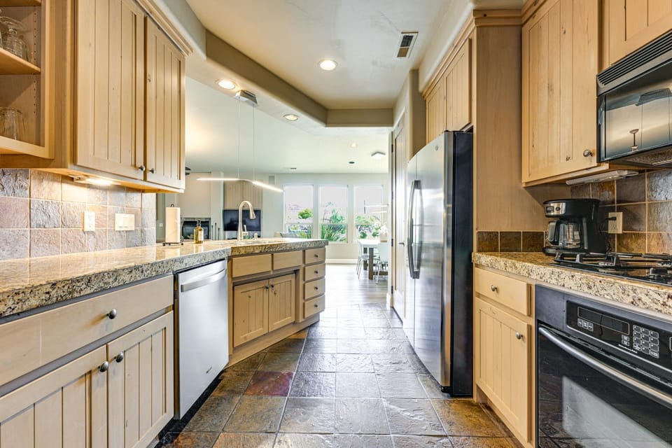 Pool & Hot Tub Access! Gated Santa Clara Getaway House in Santa Clara