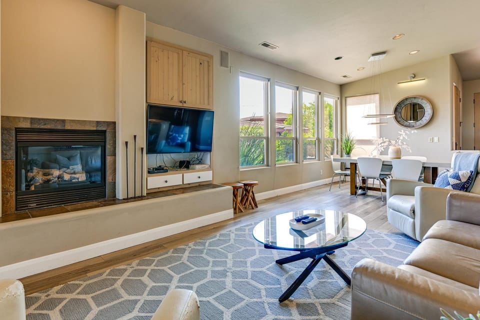 Pool & Hot Tub Access! Gated Santa Clara Getaway House in Santa Clara