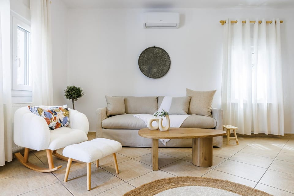 Living room, Seating area, air conditioner