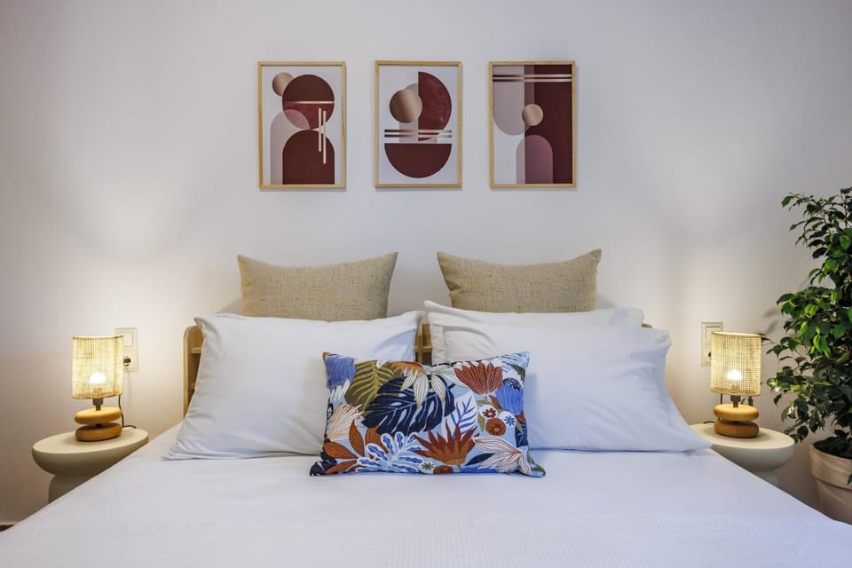 Bed, Photo of the whole room, Bedroom