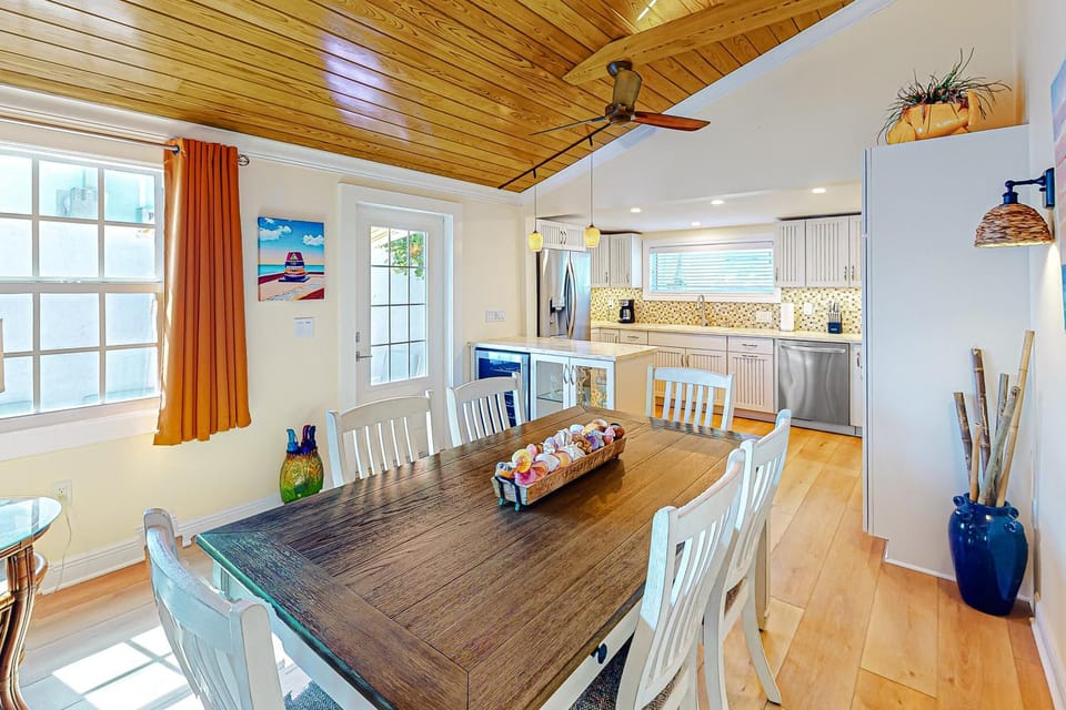 KW370FLR Paradise on Packer House in Key West