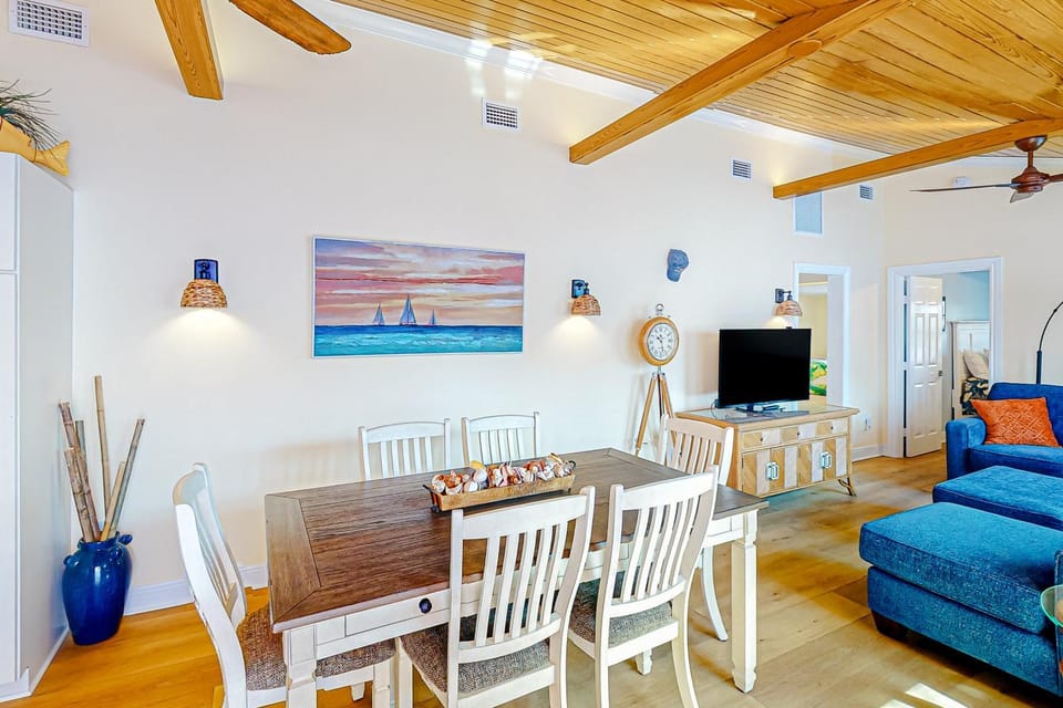 KW370FLR Paradise on Packer House in Key West