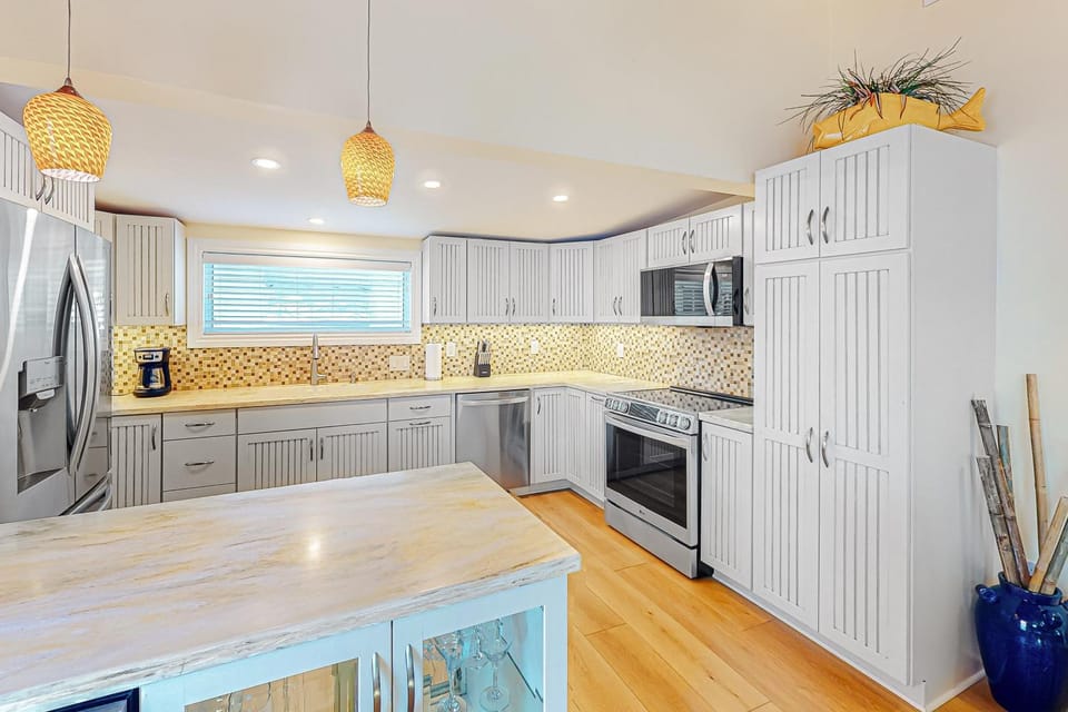 KW370FLR Paradise on Packer House in Key West