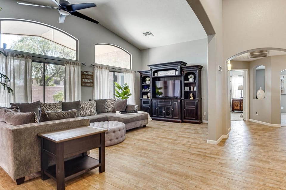 Hot Tub & WFH Ready! Golf Retreat in Maricopa House in Maricopa