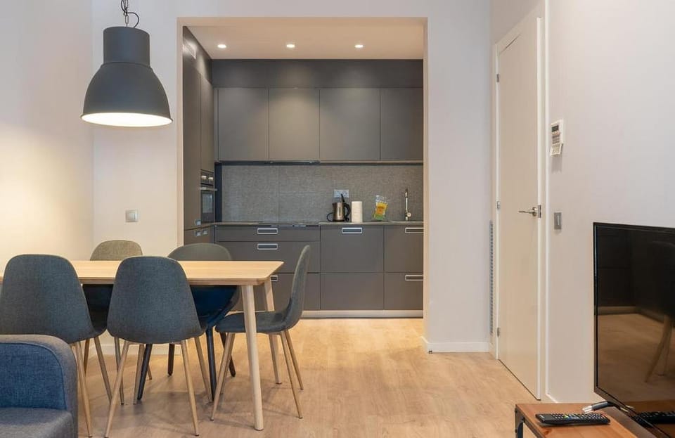 Coffee/tea facilities, Kitchen or kitchenette, Living room, Seating area, Dining area, oven