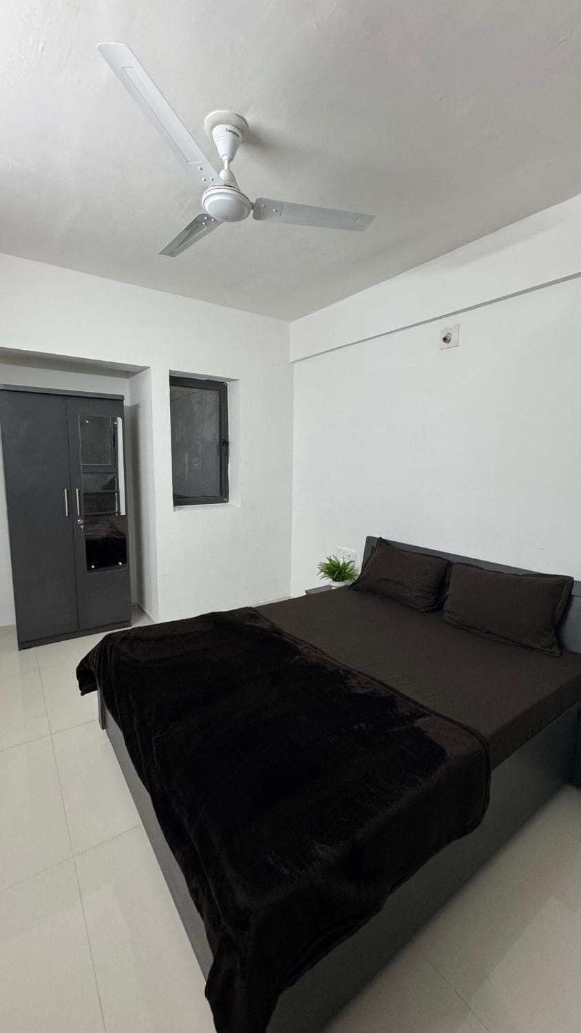 Modern 3BHK Retreat With Ample Space & Comfort Apartment in Ahmedabad