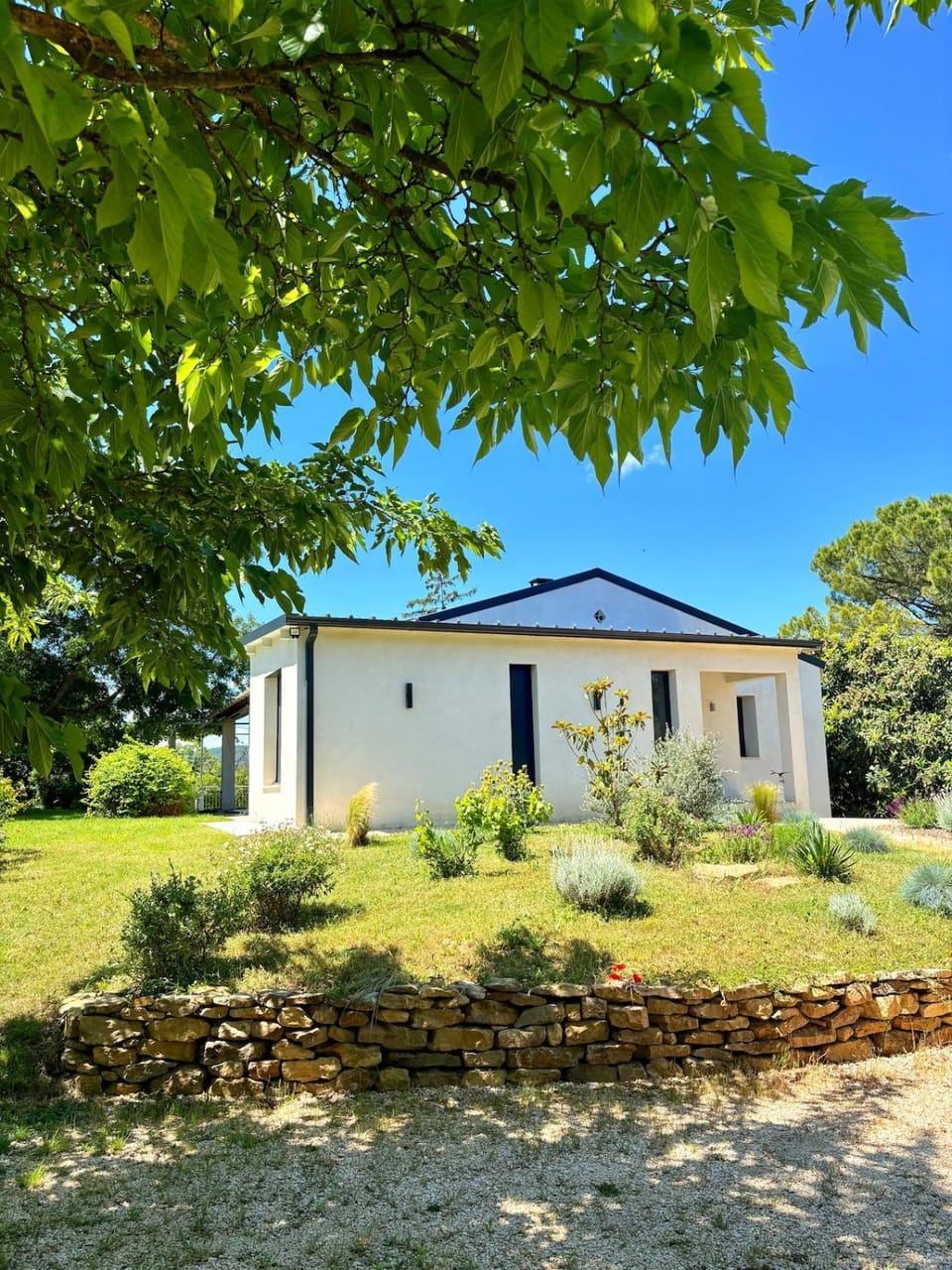 Property building, Day, Natural landscape, Garden, Garden view