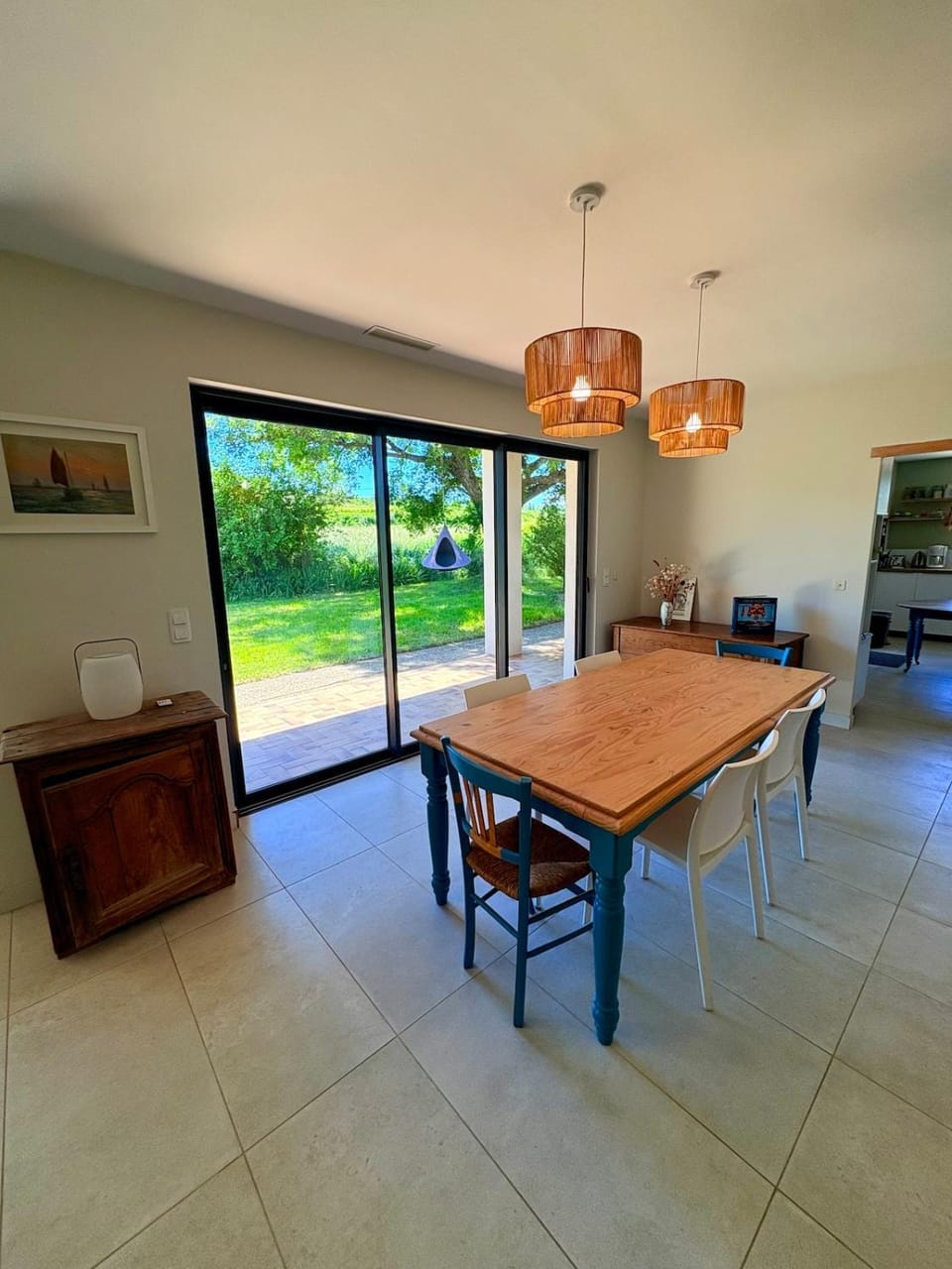 Kitchen or kitchenette, Seating area, Dining area