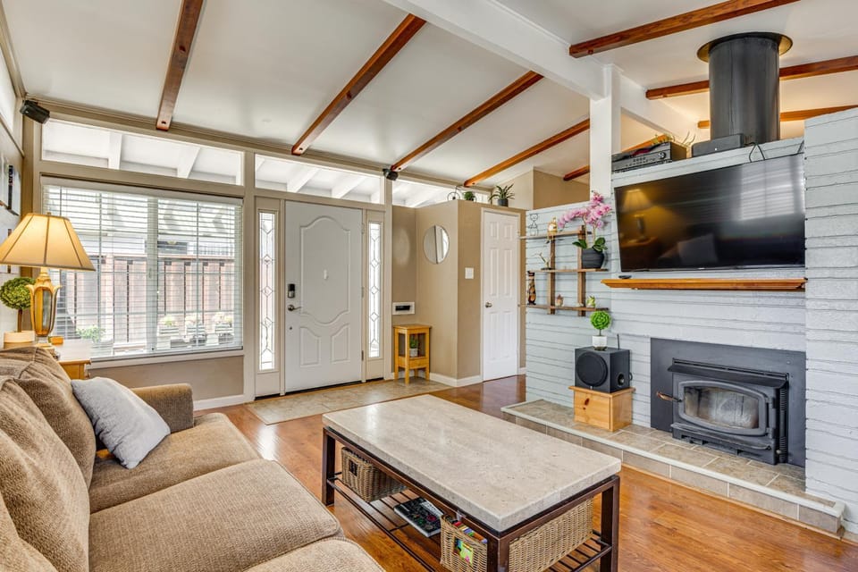 WFH-Friendly Retreat w/ Office Near Silicon Valley House in Hayward