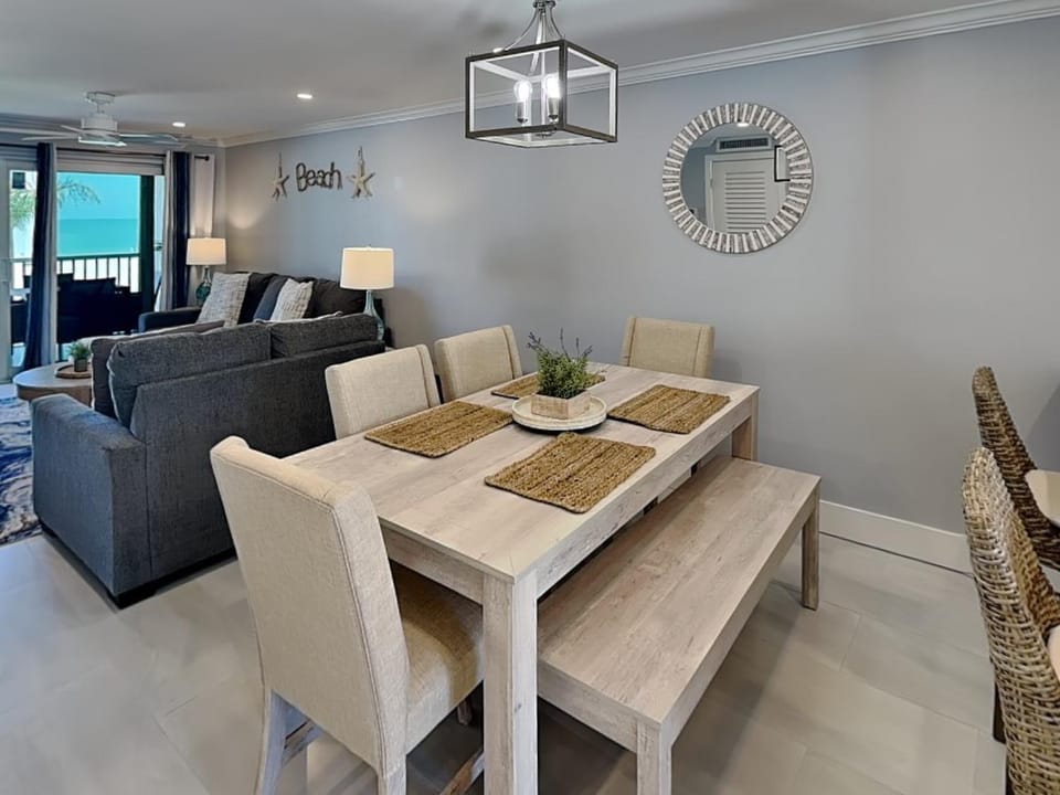 View (from property/room), Living room, Seating area, Dining area, furniture