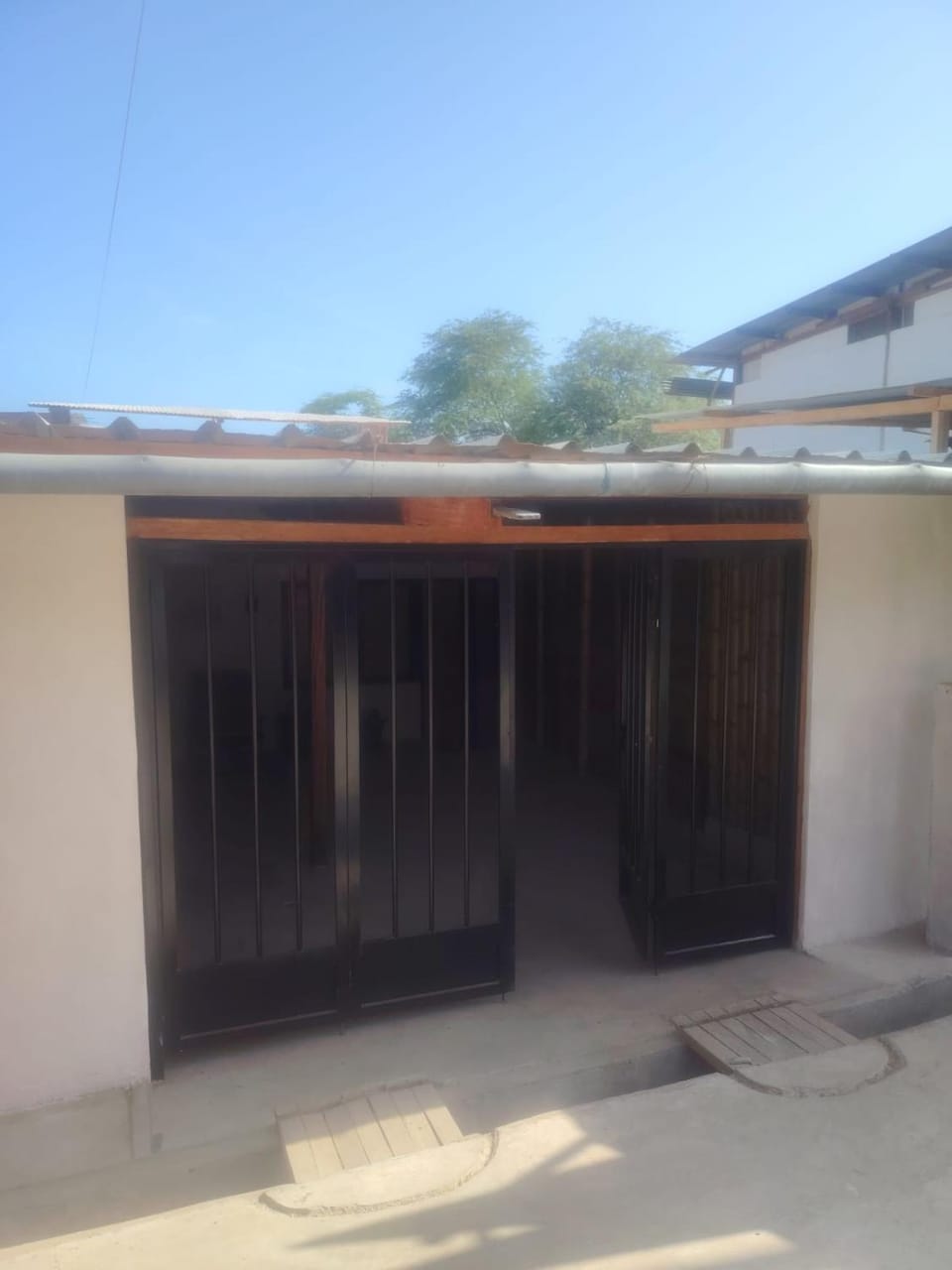 Facade/entrance, Parking
