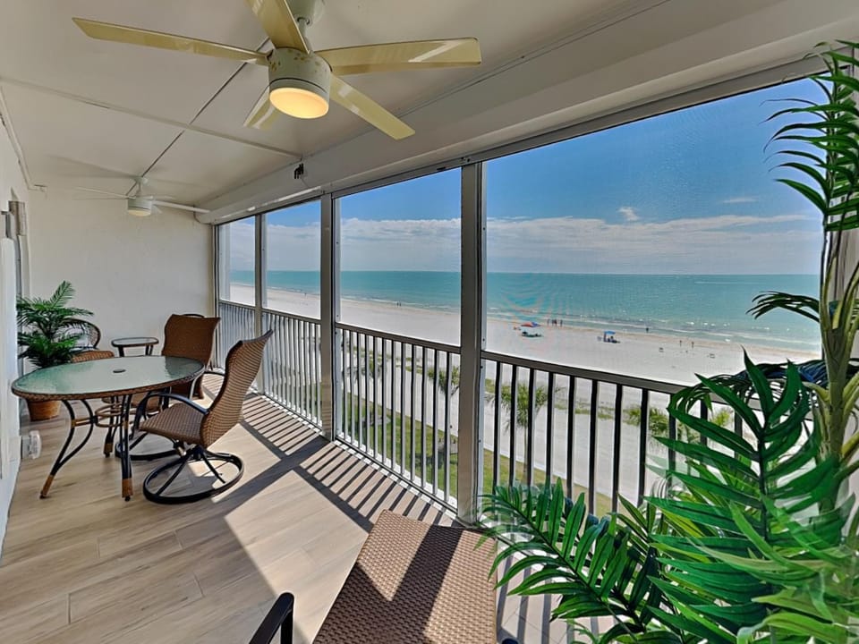 Pointe South 407 Apartment in Estero Island