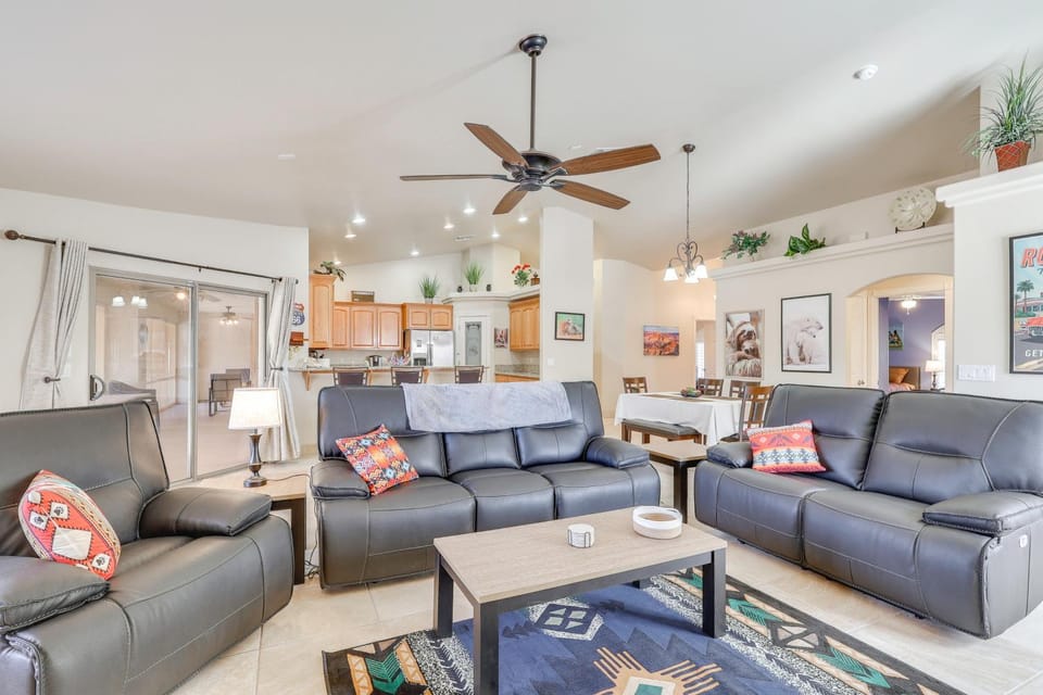 Kingman Mtn-View Home w/ Putting Green & Ping-Pong House in Kingman