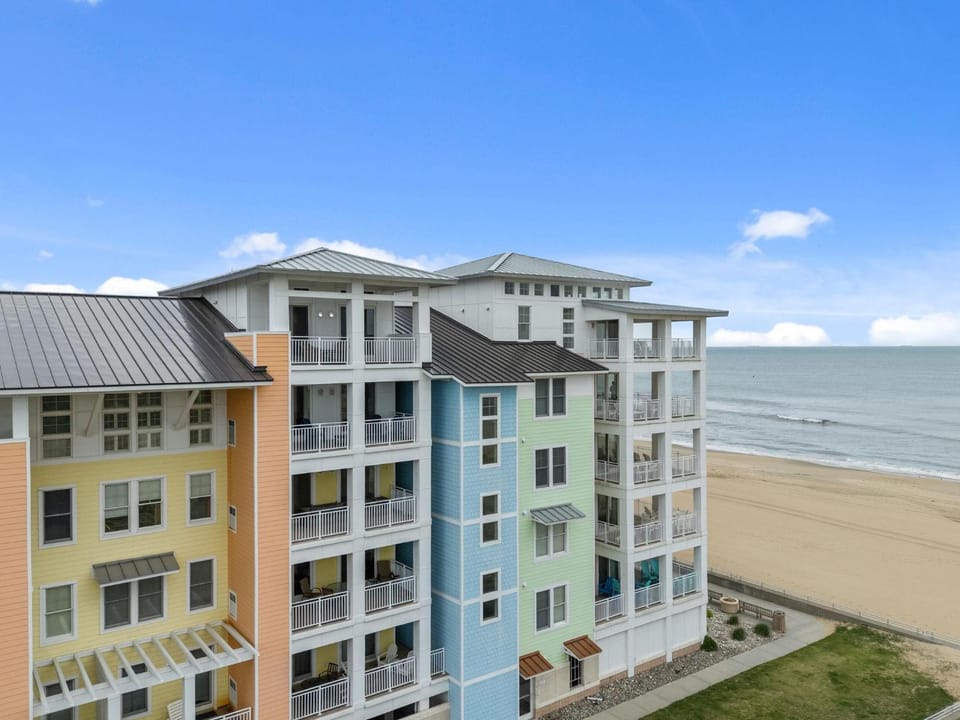 Baysically Beachy - Penthouse 413B House in Sandbridge