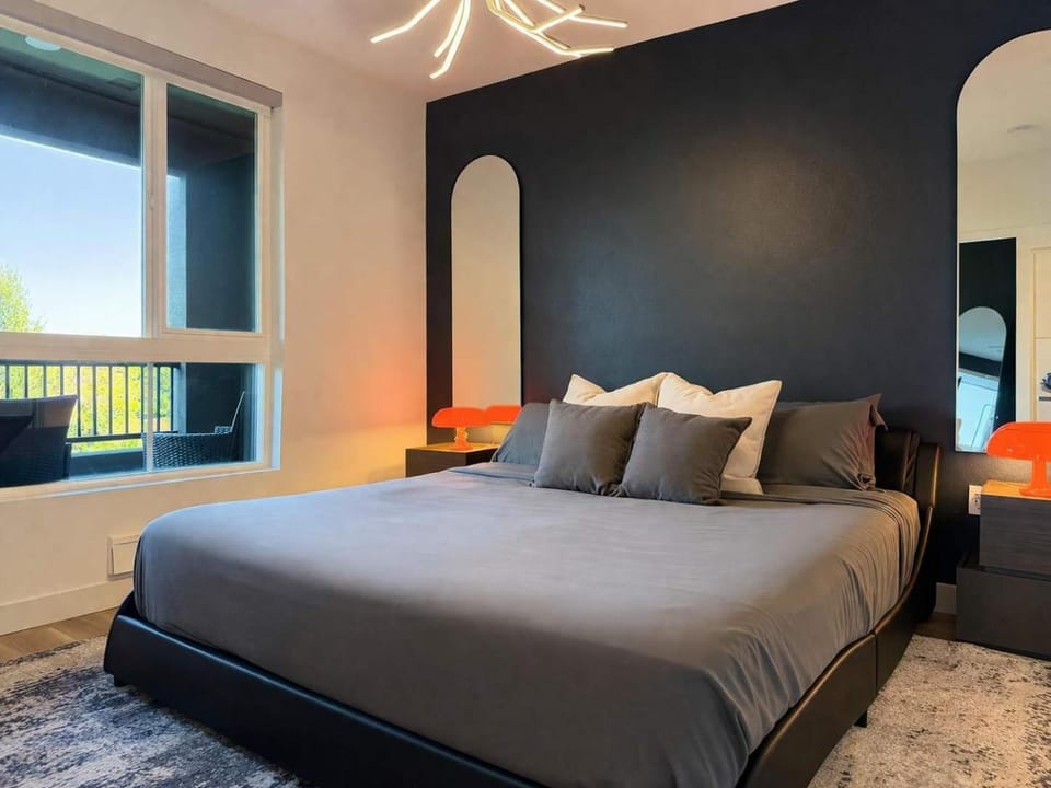Bed, Photo of the whole room, Decorative detail, Bedroom