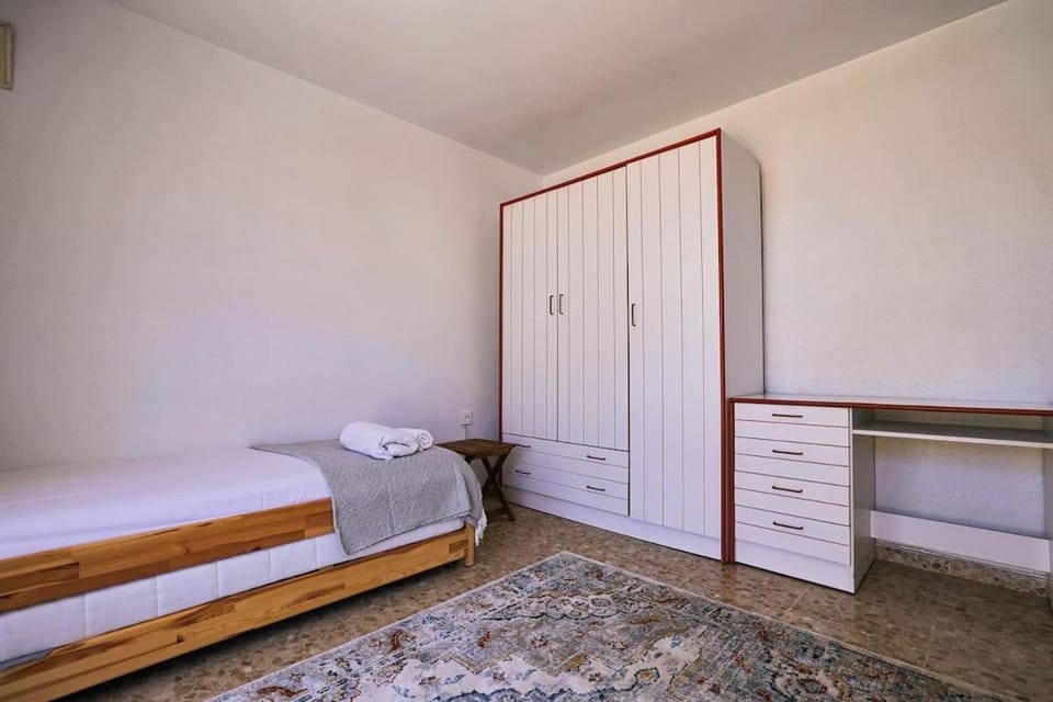 Bed, Photo of the whole room, Bedroom, wardrobe