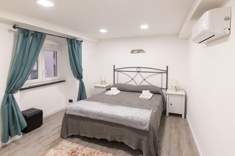 Bedroom, internet, towels, wardrobe, air conditioner