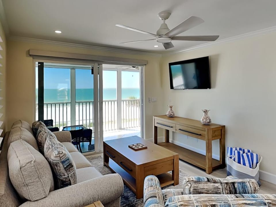 TV and multimedia, Balcony/Terrace, Living room, Seating area, Beach, Sea view, furniture