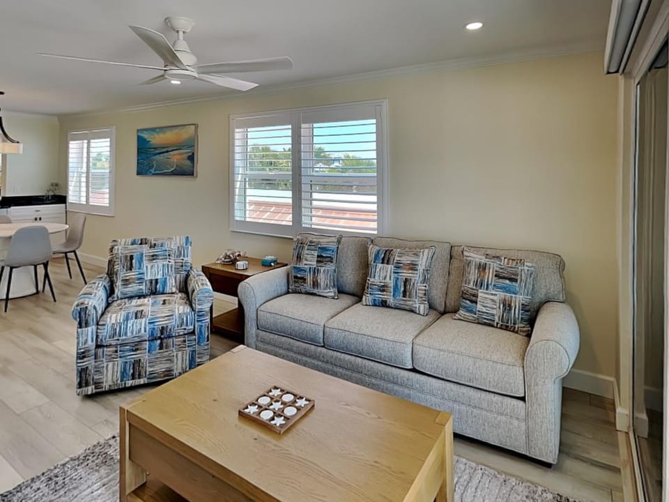 Balcony/Terrace, Living room, Seating area, furniture, air conditioner