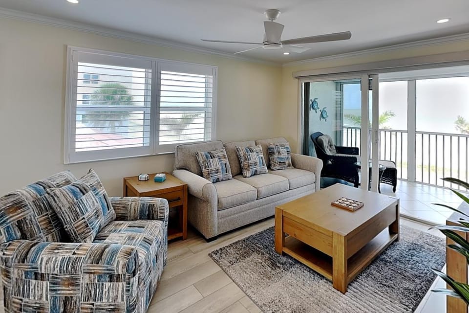 Balcony/Terrace, Living room, Seating area, furniture