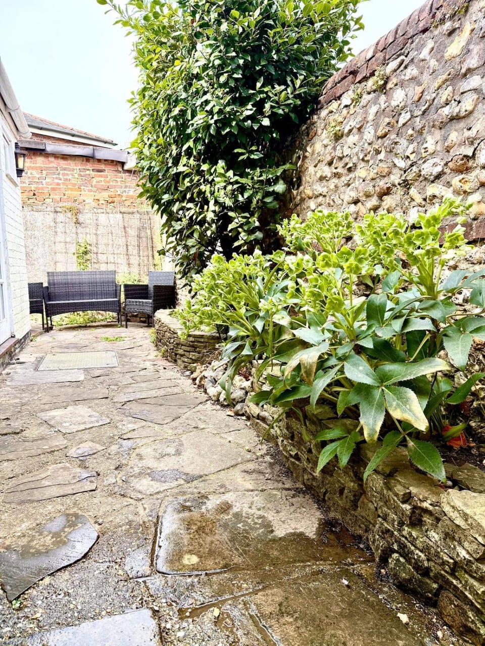 Cottage 3 bedroom sleeps 5 Central Chichester House in Chichester