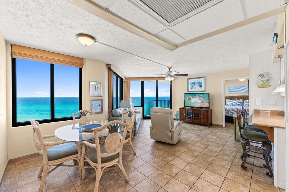 Sunbird Resort Condo! Beach Chair Service by Dolce Vita Getaways Apartment in Panama City Beach