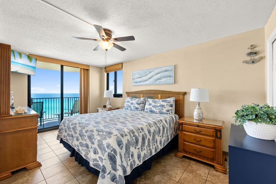 Sunbird Resort Condo! Beach Chair Service by Dolce Vita Getaways Apartment in Panama City Beach