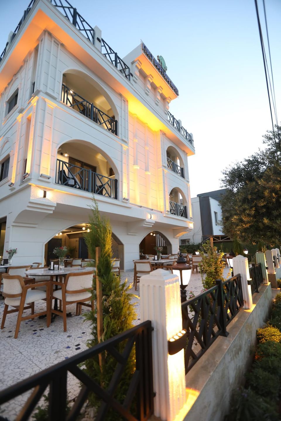Property building, Restaurant/places to eat