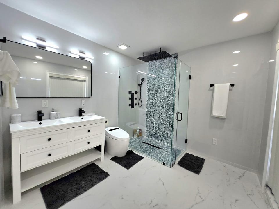 Shower, Bathroom, towels