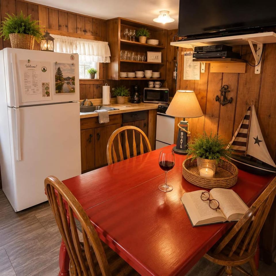 Cozy Oscoda Beach Cottage House in Au Sable Charter