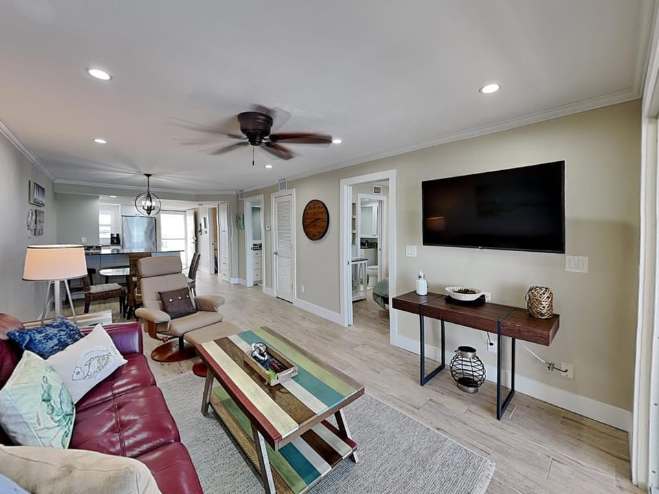 Pointe South 502 Apartment in Estero Island