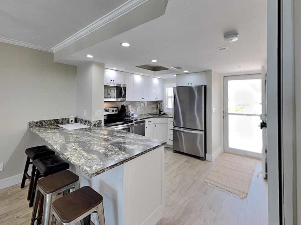 Kitchen or kitchenette, Seating area, kitchen