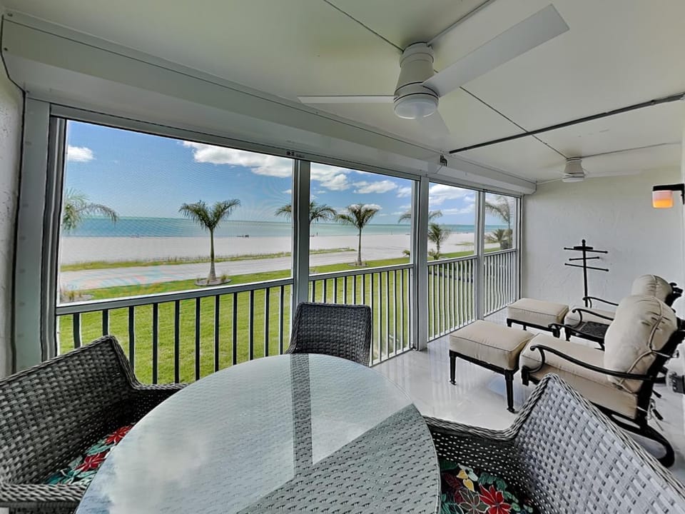 Balcony/Terrace, Seating area, Beach, Sea view, furniture