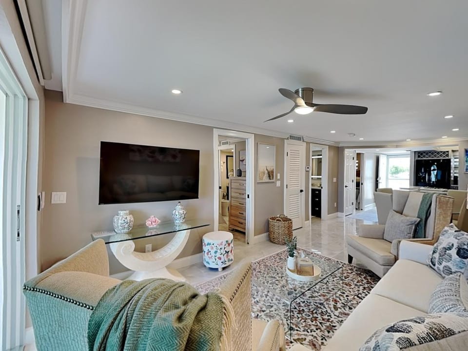 Pointe South 105 Apartment in Estero Island