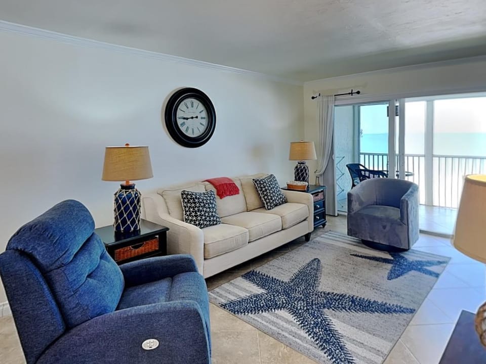 Balcony/Terrace, Living room, furniture