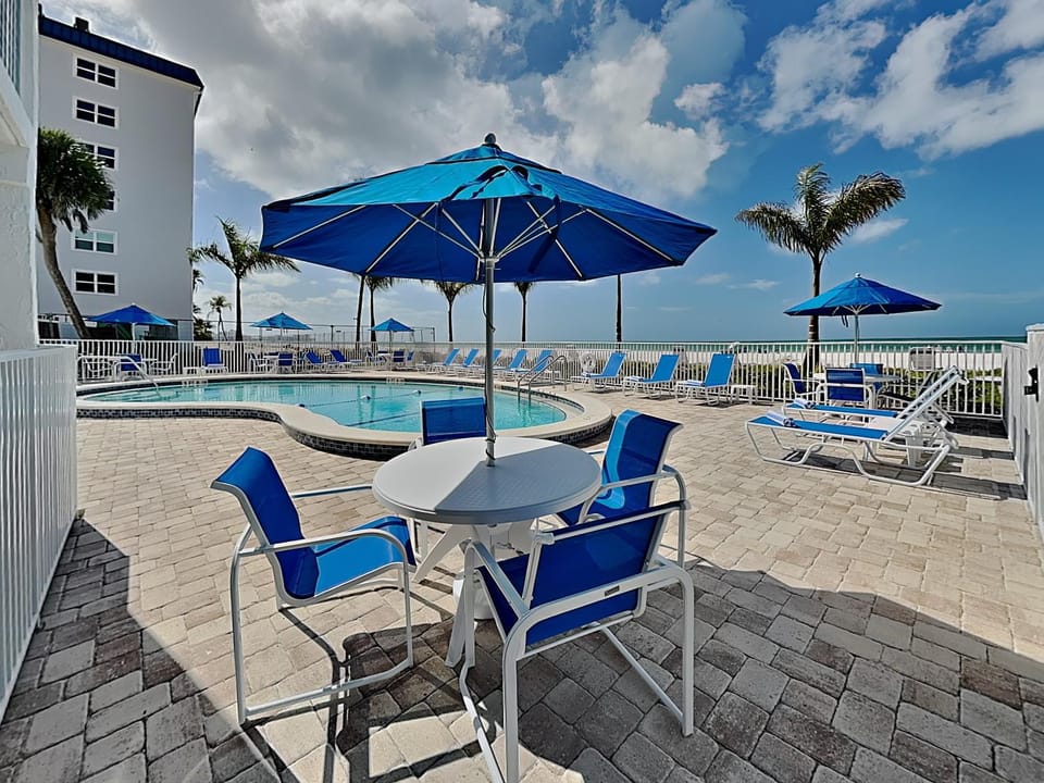 Pointe South 406 Apartment in Estero Island