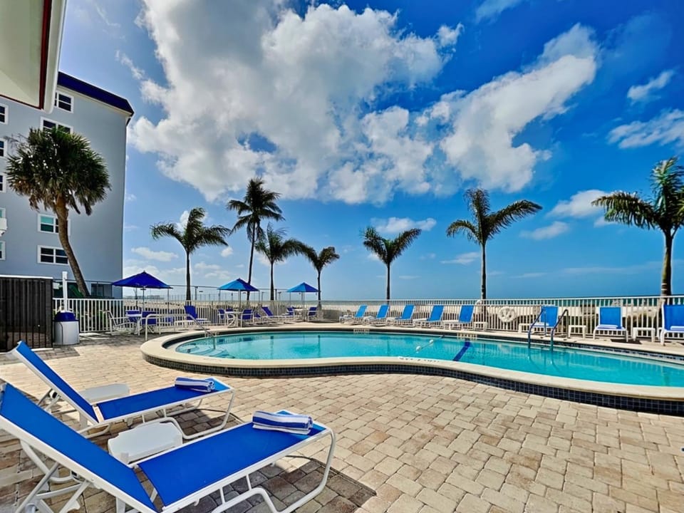Pointe South 406 Apartment in Estero Island
