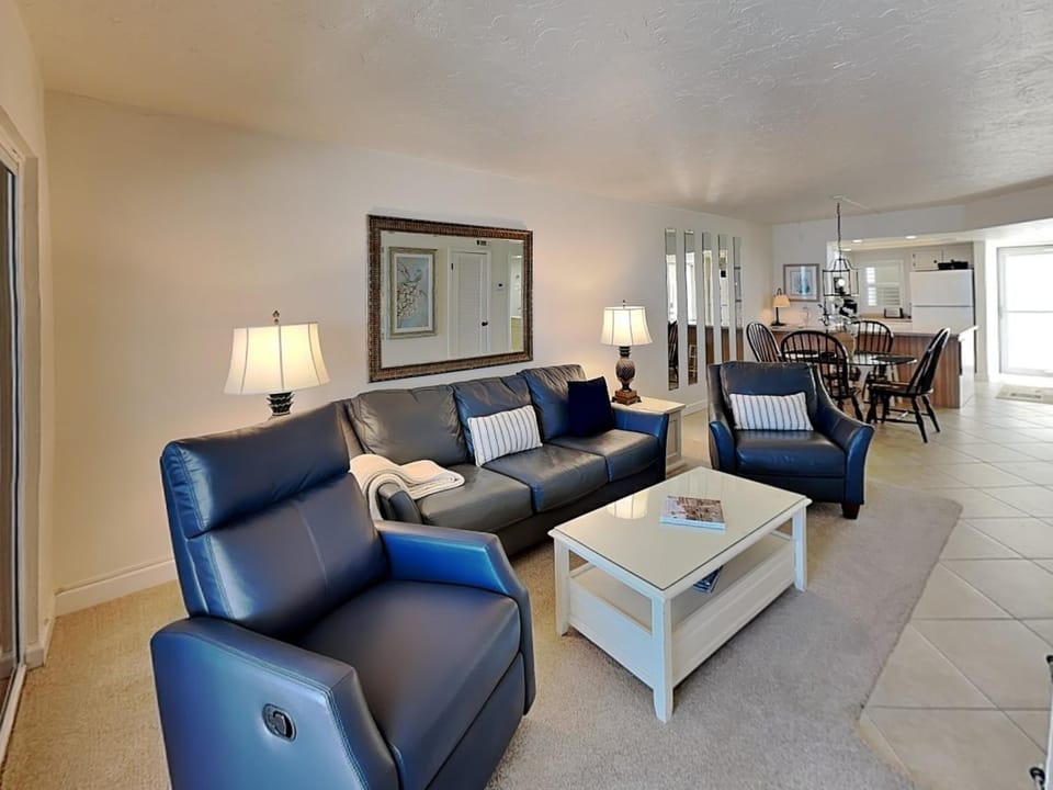 Kitchen or kitchenette, Living room, Seating area, Dining area, furniture
