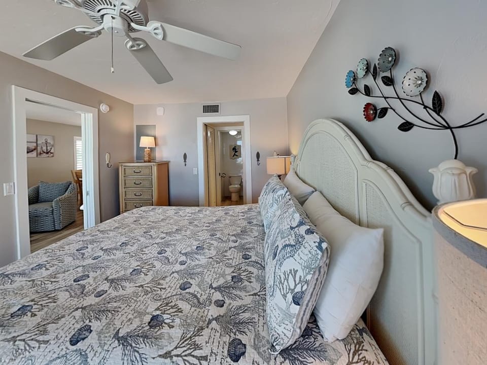 Bed, Bedroom, furniture, air conditioner