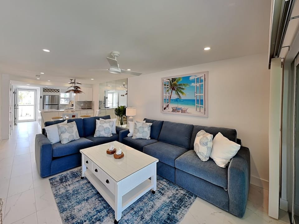 Kitchen or kitchenette, Living room, furniture