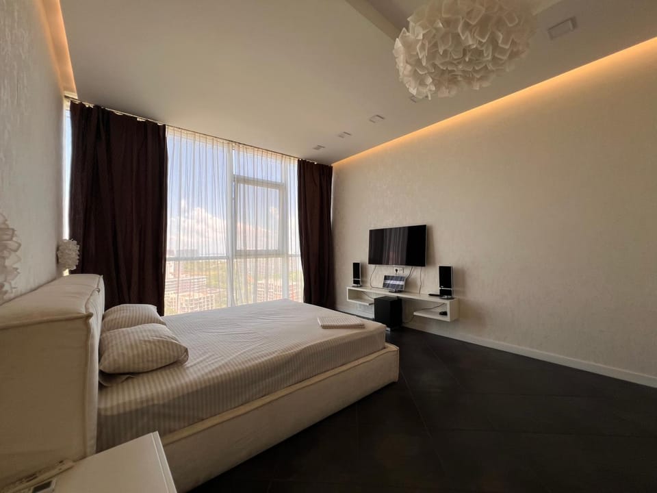 Bed, TV and multimedia, Photo of the whole room, Bedroom