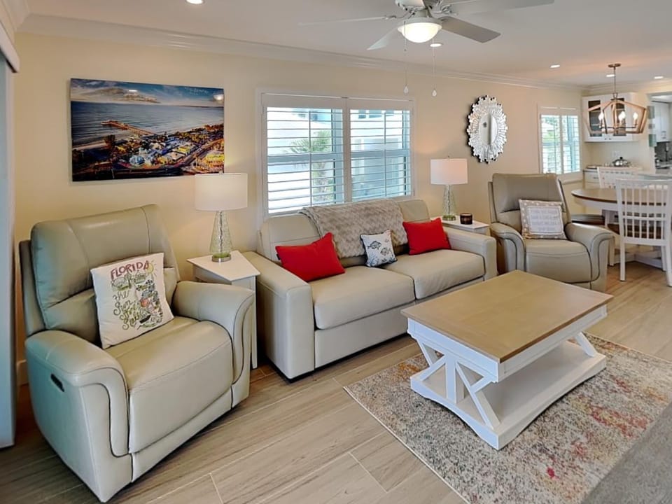 Pointe South 107 Apartment in Estero Island