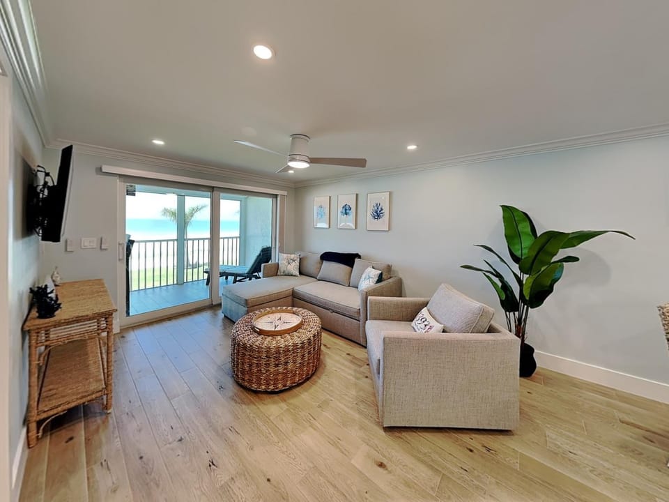 Pointe South 104 Apartment in Estero Island