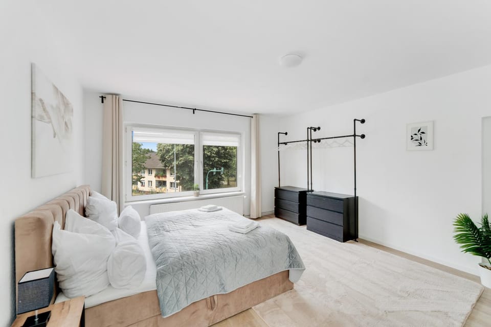 Bed, Bedroom, towels, wardrobe