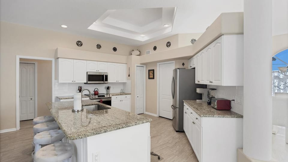 Mermaid Landing - Beautifully furnished pool home Villa in South Venice