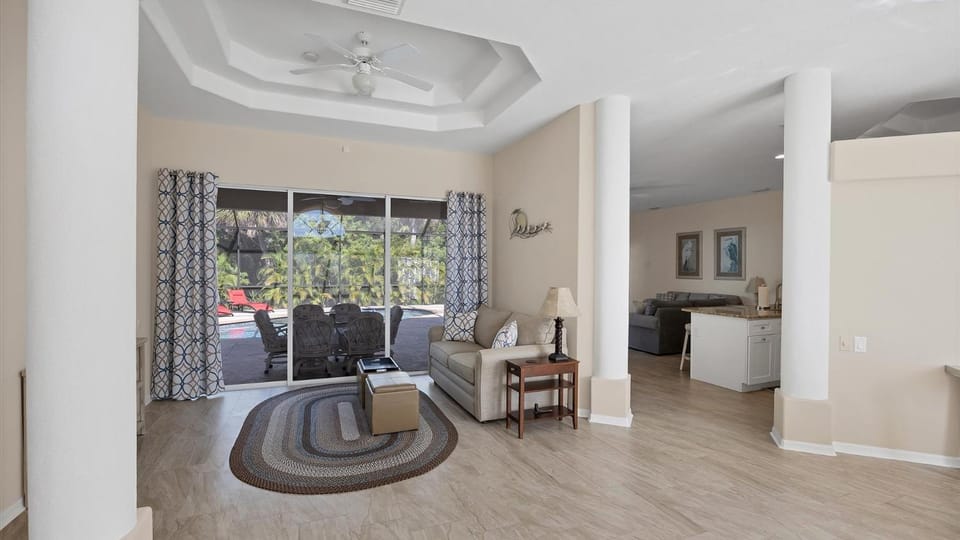 Mermaid Landing - Beautifully furnished pool home Villa in South Venice