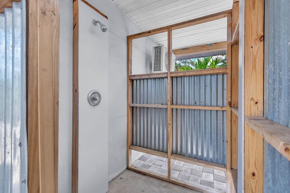 Sunsets and Sand Beach Getaway House in Indian Rocks Beach