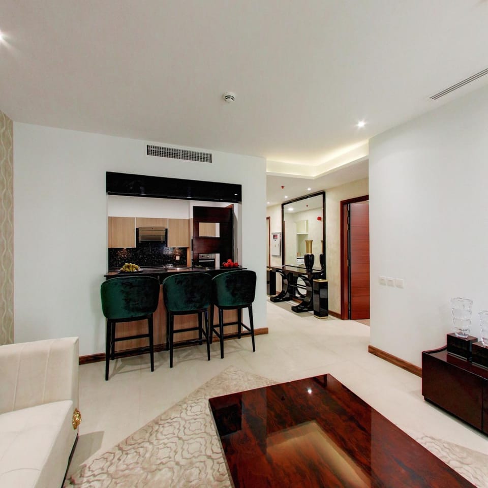 TV and multimedia, Kitchen or kitchenette, Living room, Seating area, air conditioner